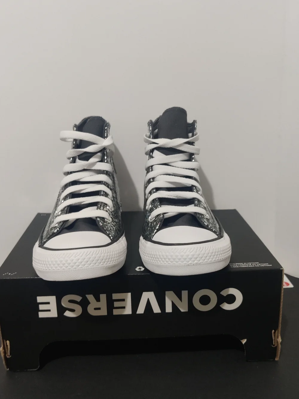 Kid's Converse Chuck Taylor All Star High Black Glitter Shoes / A09270C / Size 5